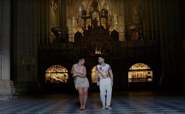 Imagen del vídeo de C. Tangana en el interior de la Catedral de Toledo.