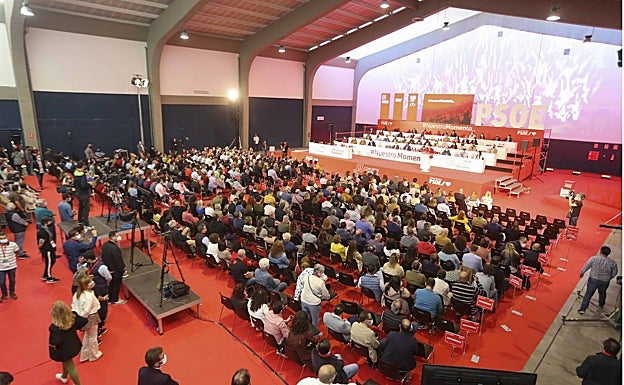 Panorámica de la nave central de Ifeme en el acto de apertura del 13 congreso regional del PSOE. 