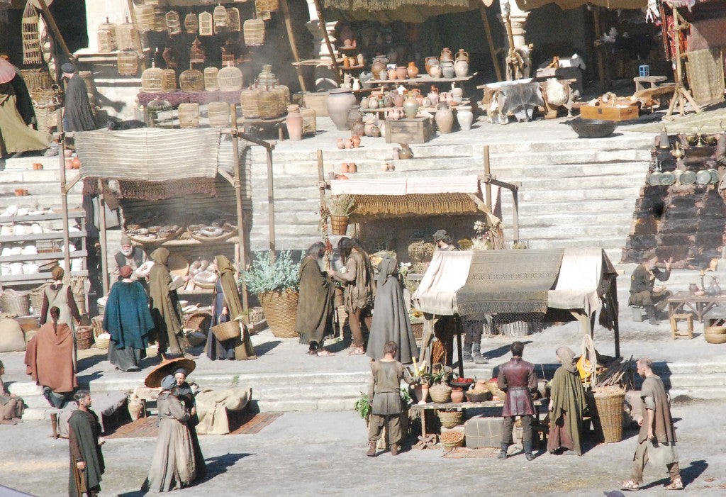 Fotos: &#039;La casa del dragón&#039; cierra la plaza Mayor de Trujillo