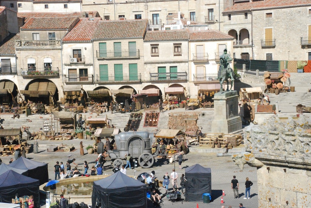 Fotos: &#039;La casa del dragón&#039; cierra la plaza Mayor de Trujillo