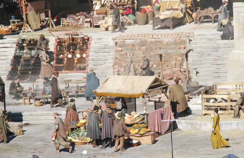 Fotos: &#039;La casa del dragón&#039; cierra la plaza Mayor de Trujillo