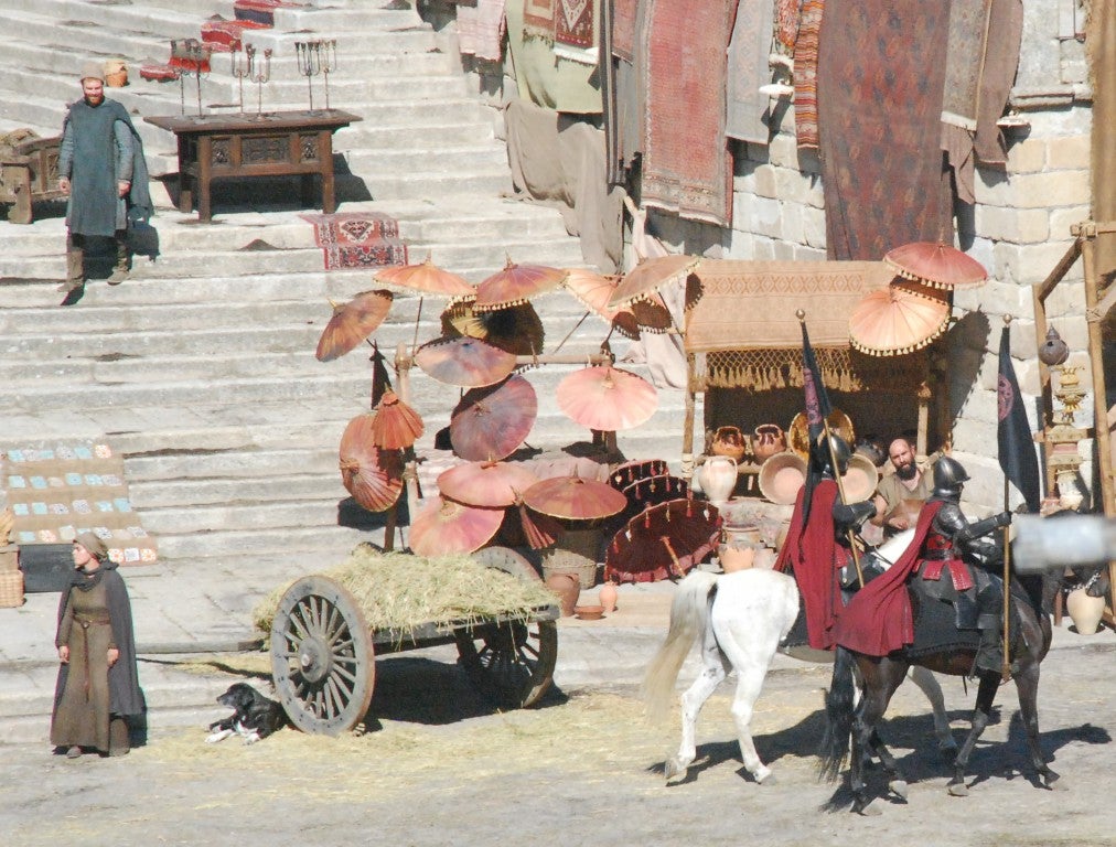 Fotos: &#039;La casa del dragón&#039; cierra la plaza Mayor de Trujillo