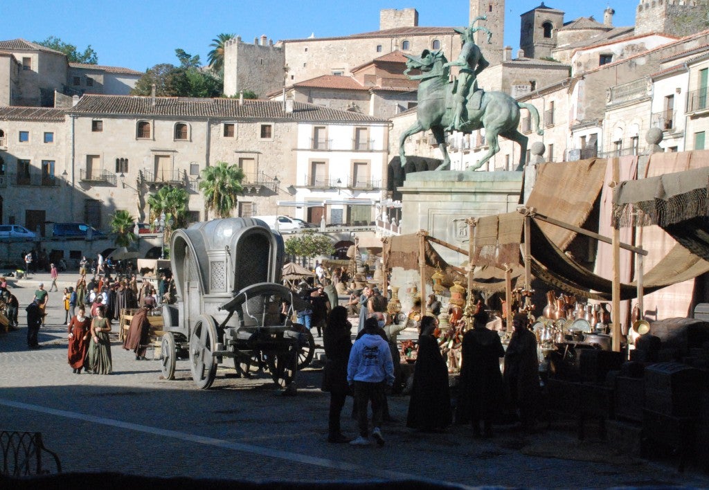 Fotos: &#039;La casa del dragón&#039; cierra la plaza Mayor de Trujillo