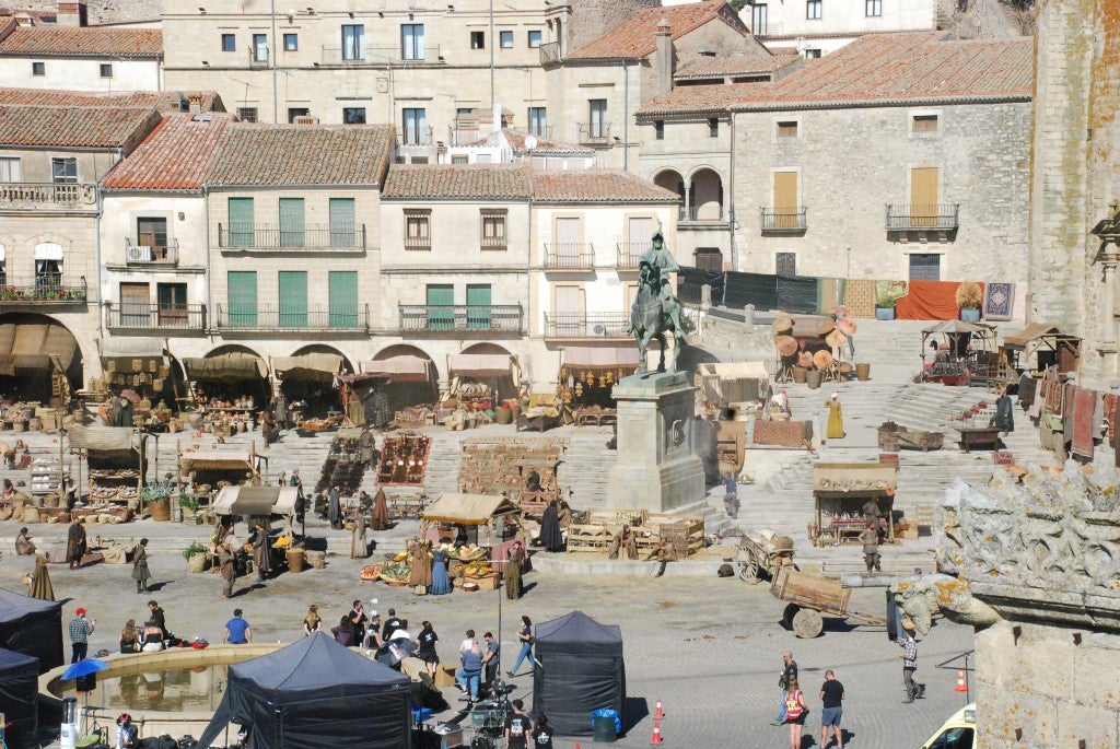 Fotos: &#039;La casa del dragón&#039; cierra la plaza Mayor de Trujillo