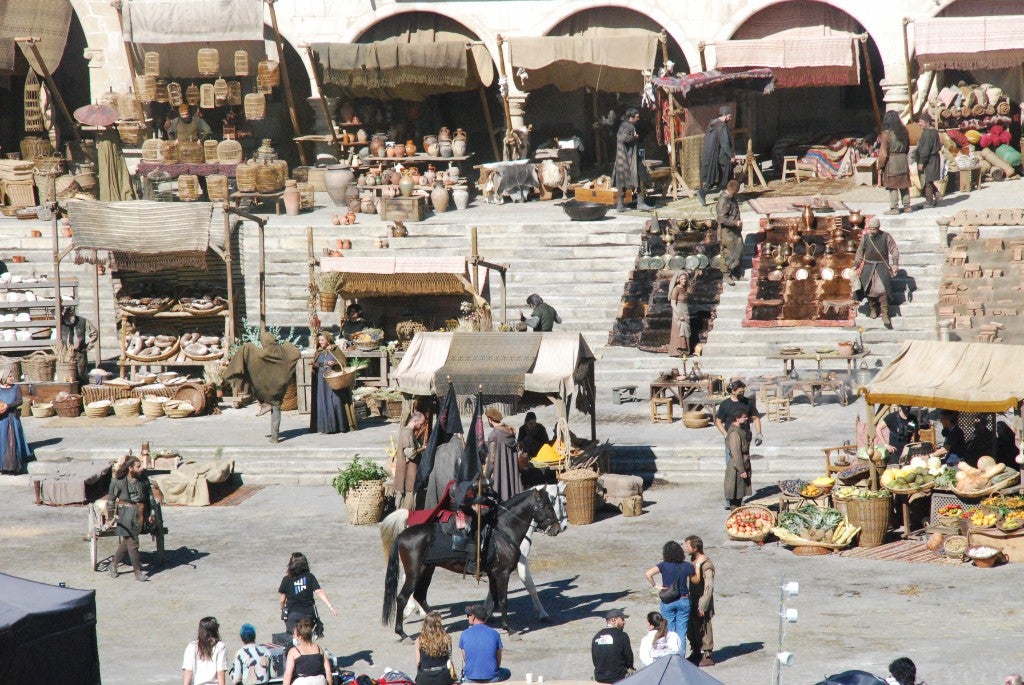 Fotos: &#039;La casa del dragón&#039; cierra la plaza Mayor de Trujillo