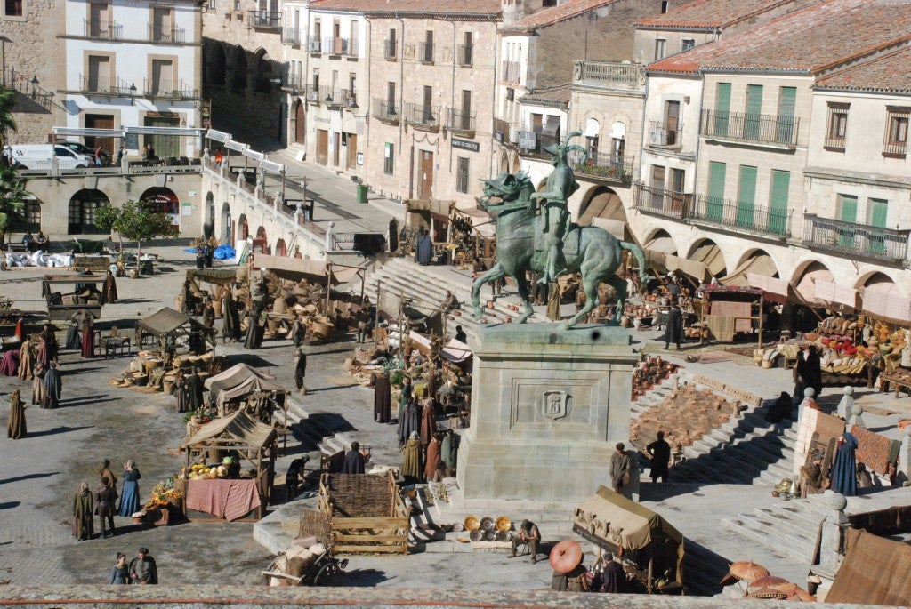 Fotos: &#039;La casa del dragón&#039; cierra la plaza Mayor de Trujillo