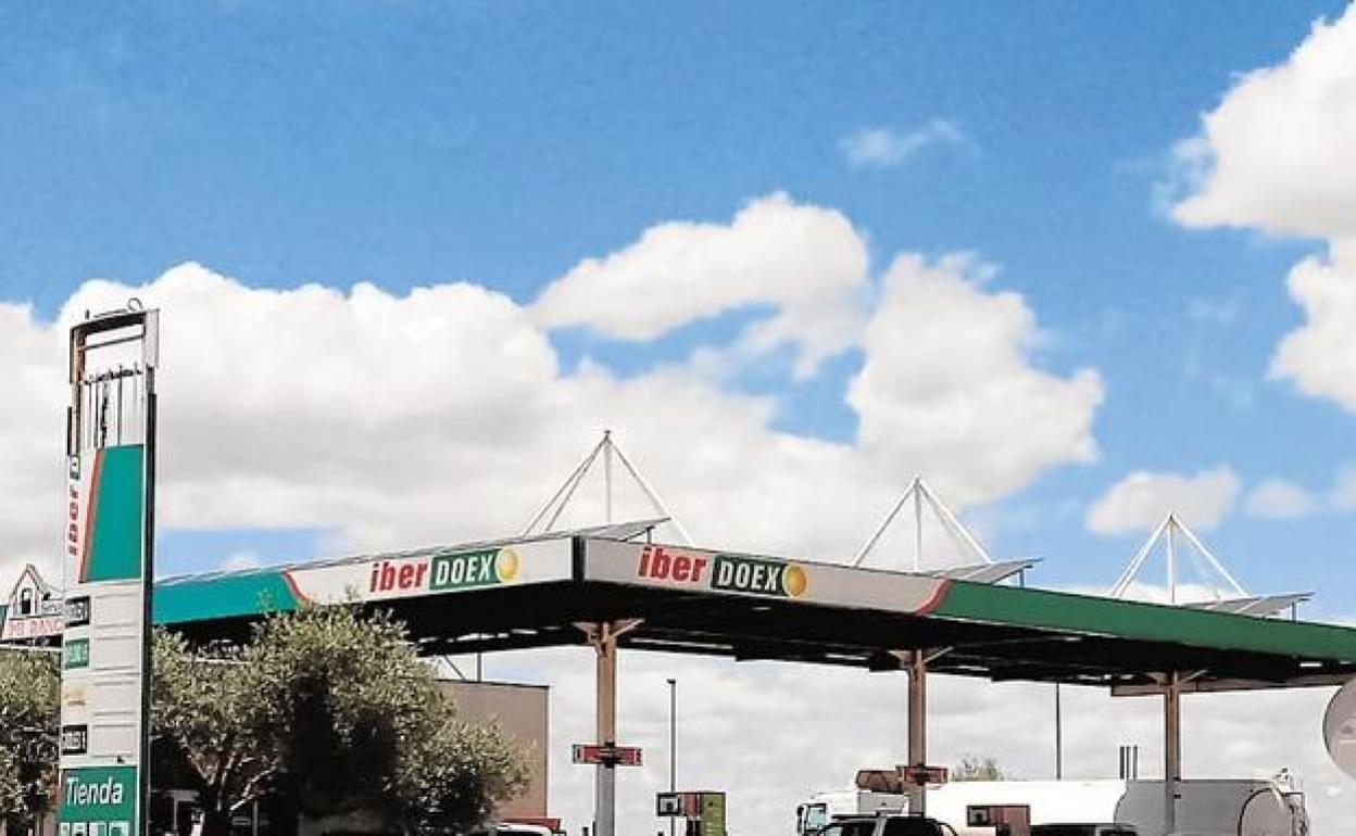 Tres años de prisión para los autores de la estafa con las facturas en la gasolinera de Olivenza