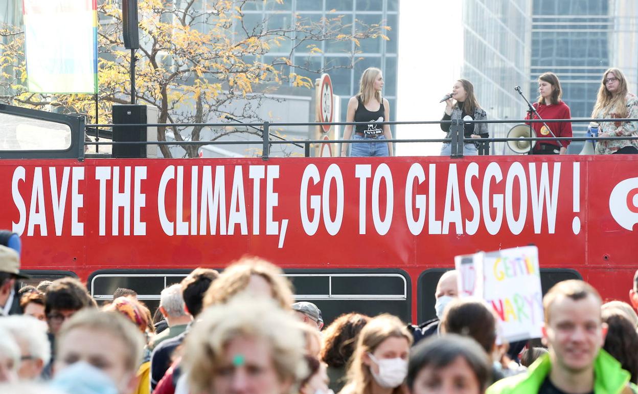 Una manifestación de activistas climáticos en Bélgica, con motivo de la COP26 que se celebrará en Glasgow. 