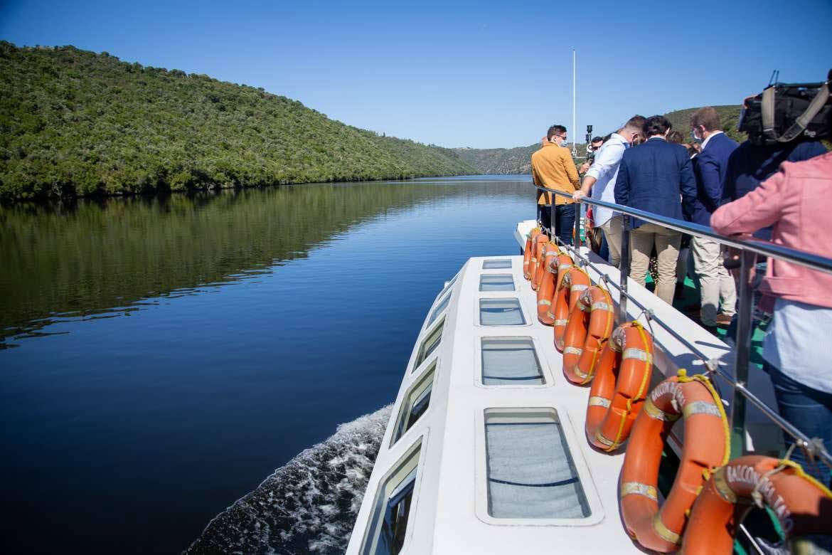 Paseo en barco por el Tajo. 