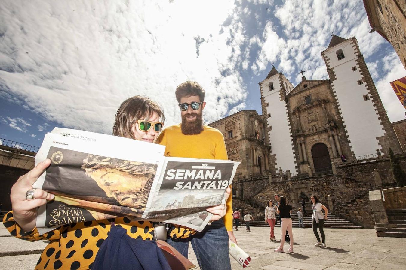 El protagonista visita Cáceres en la lluviosa Semana Santa de 2019.