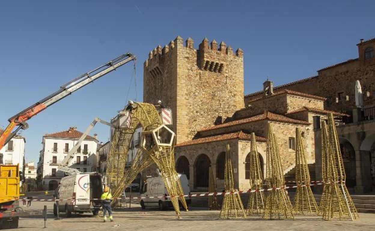 Estrella colocada en la Plaza Mayor de Cáceres. 