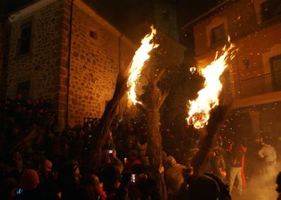 Imagen secundaria 1 - Hogueras y batalla del fuego de ediciones anteriores.