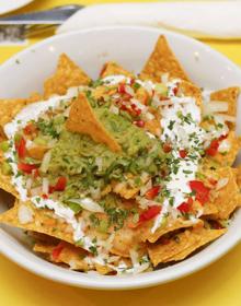 Imagen secundaria 2 - Regresa Fan Bar, un local cacereño para los amantes del cine de los ochenta