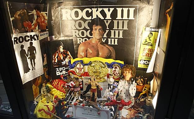 Imagen principal - Regresa Fan Bar, un local cacereño para los amantes del cine de los ochenta