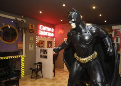 Imagen secundaria 1 - Regresa Fan Bar, un local cacereño para los amantes del cine de los ochenta