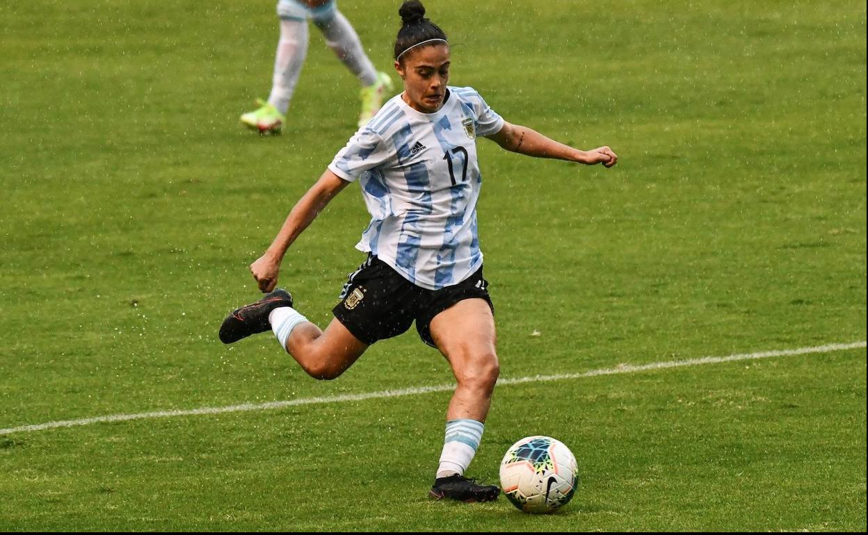 Nerea Agüero en su debut con la albiceleste ante Ecuador. 