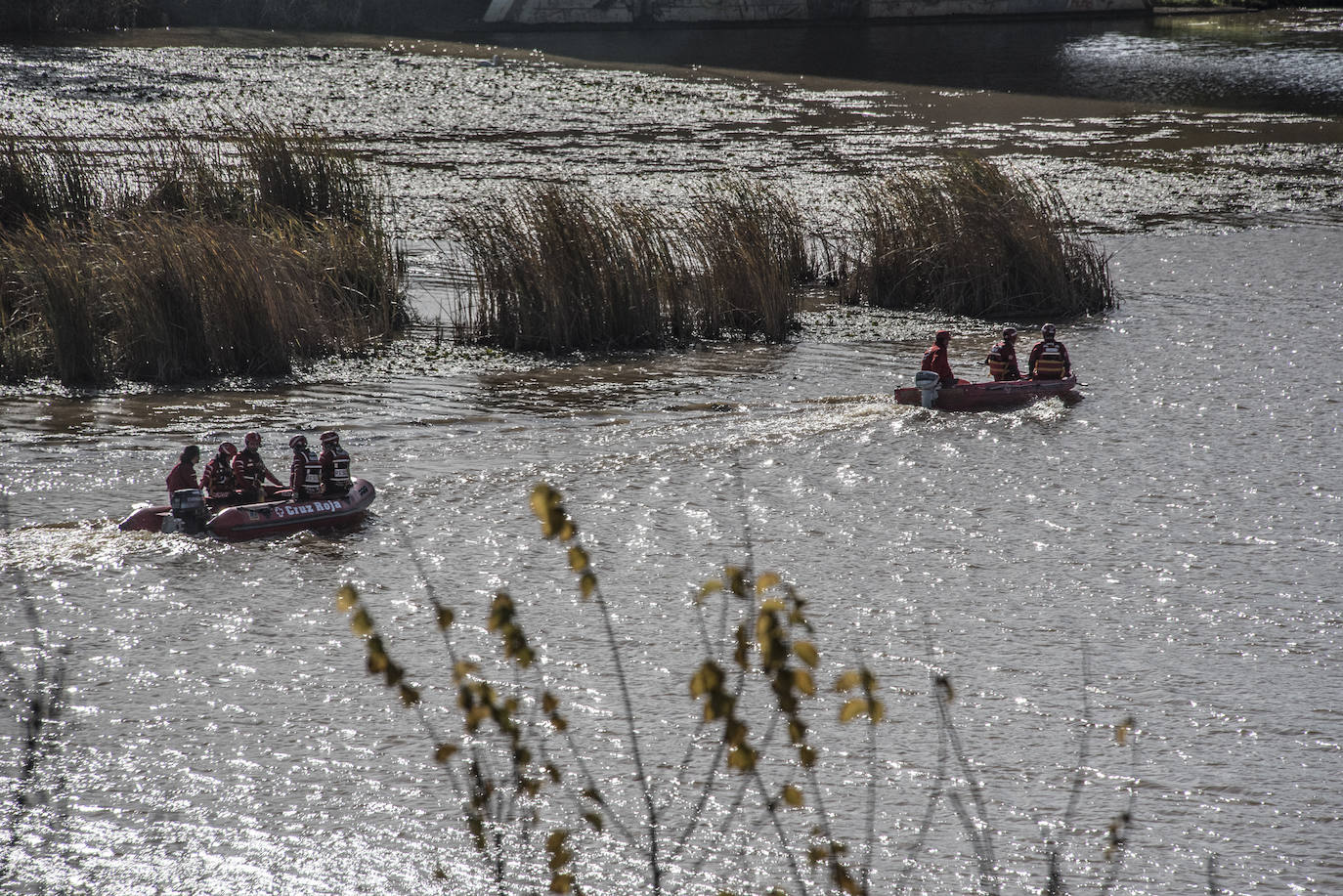 Fotos: La búsqueda de Pablo Sierra se amplía a todo el tramo urbano del Guadiana a su paso por Badajoz