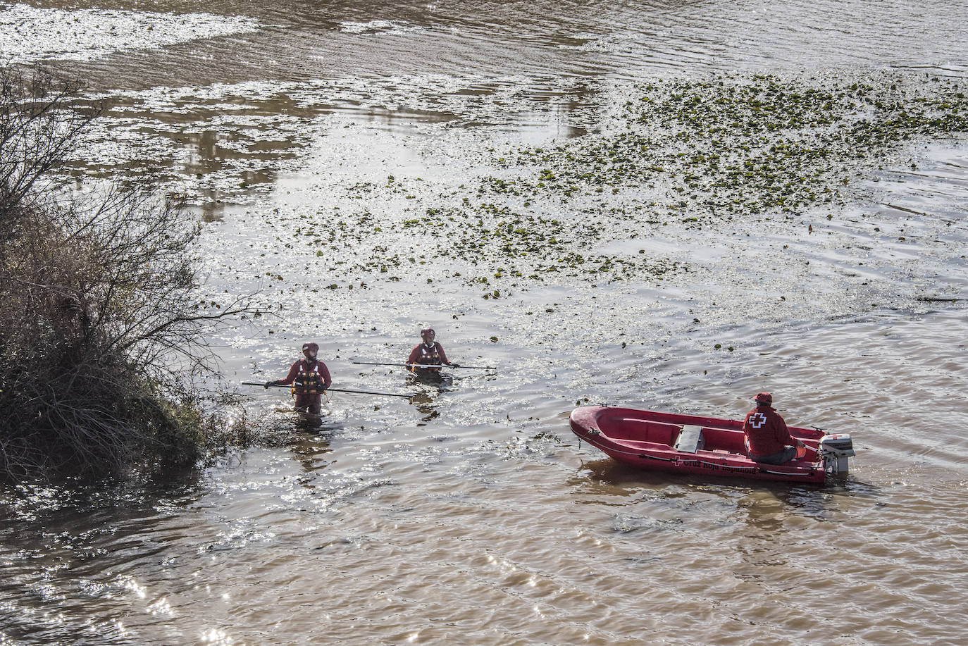 Fotos: La búsqueda de Pablo Sierra se amplía a todo el tramo urbano del Guadiana a su paso por Badajoz