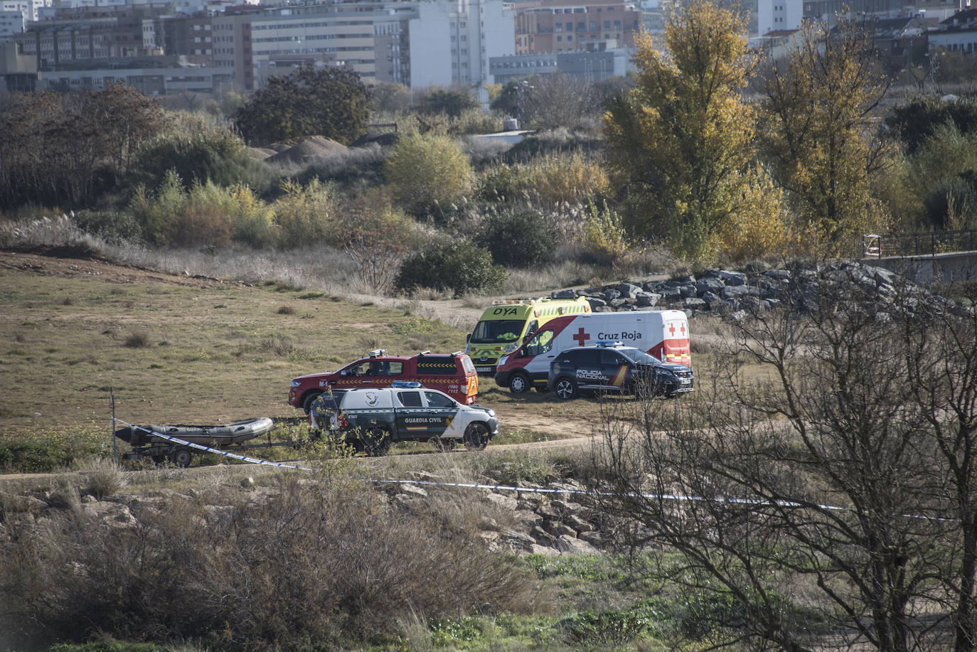 Fotos: La búsqueda de Pablo Sierra se amplía a todo el tramo urbano del Guadiana a su paso por Badajoz