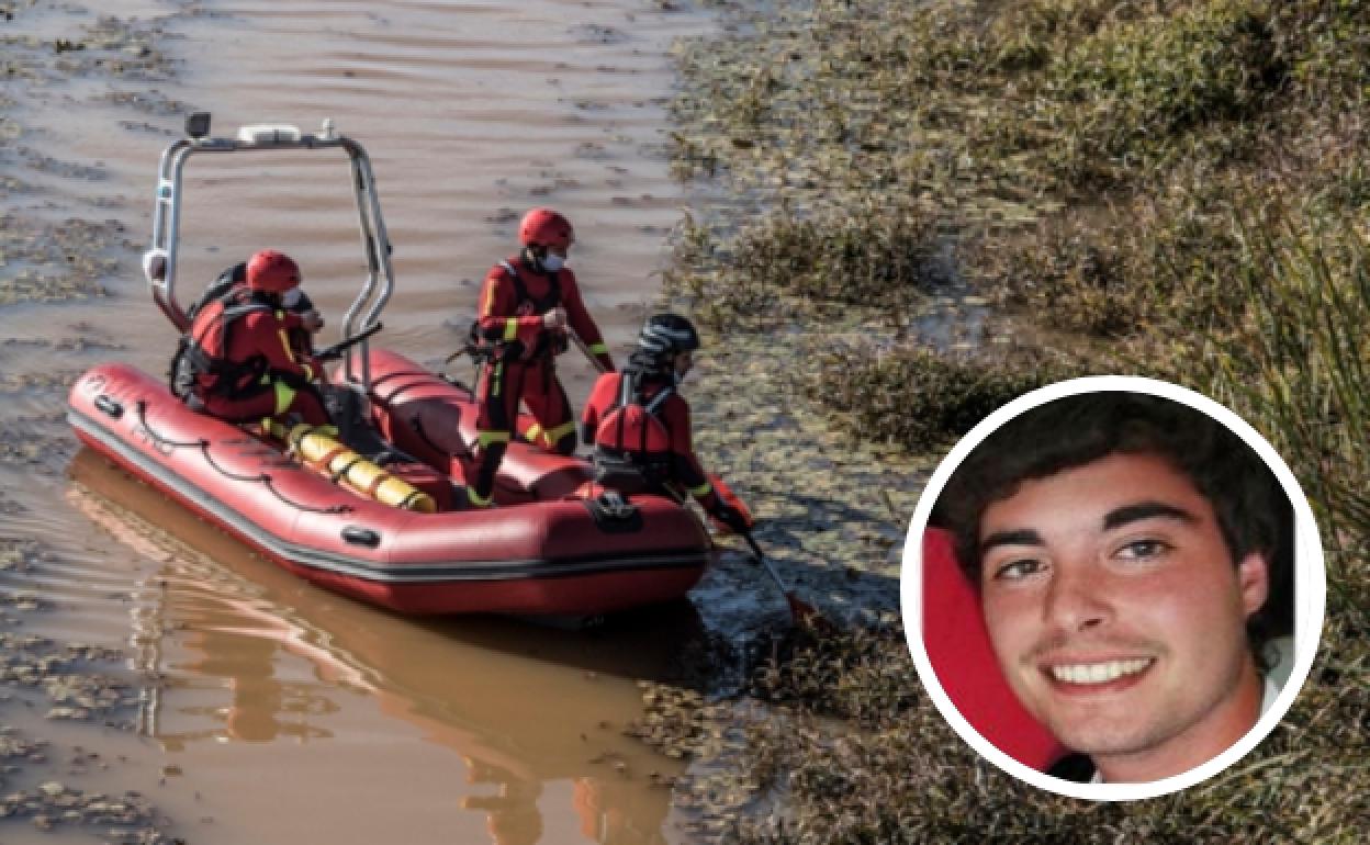 Efectivos de la Cruz Roja rastrean las orillas del Guadiana en busca de Pablo Sierra.