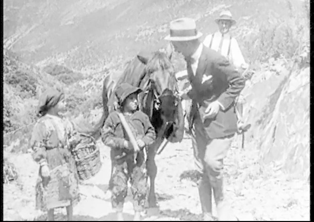 Alfonso XIII, a la entrada de la alquería de la Fragosa en 1922. 