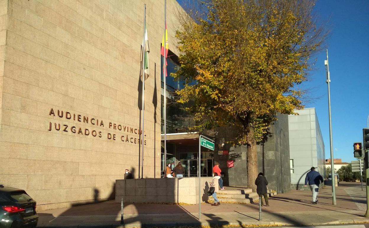 La Audiencia obliga a repetir el juicio en el que se condenó a los dos compañeros de piso. 