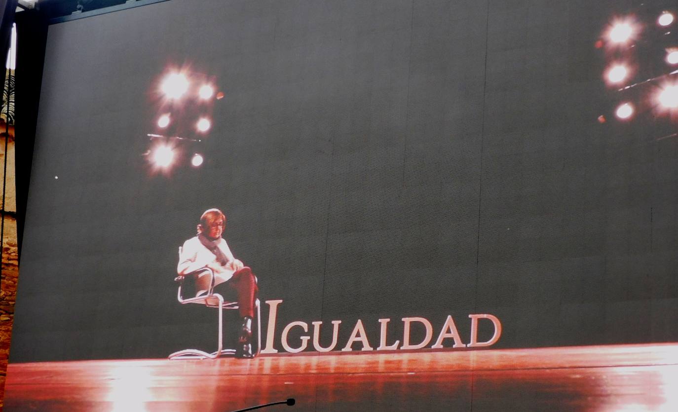 Fotos: Emotivo homenaje a Charo Cordero en Romangordo