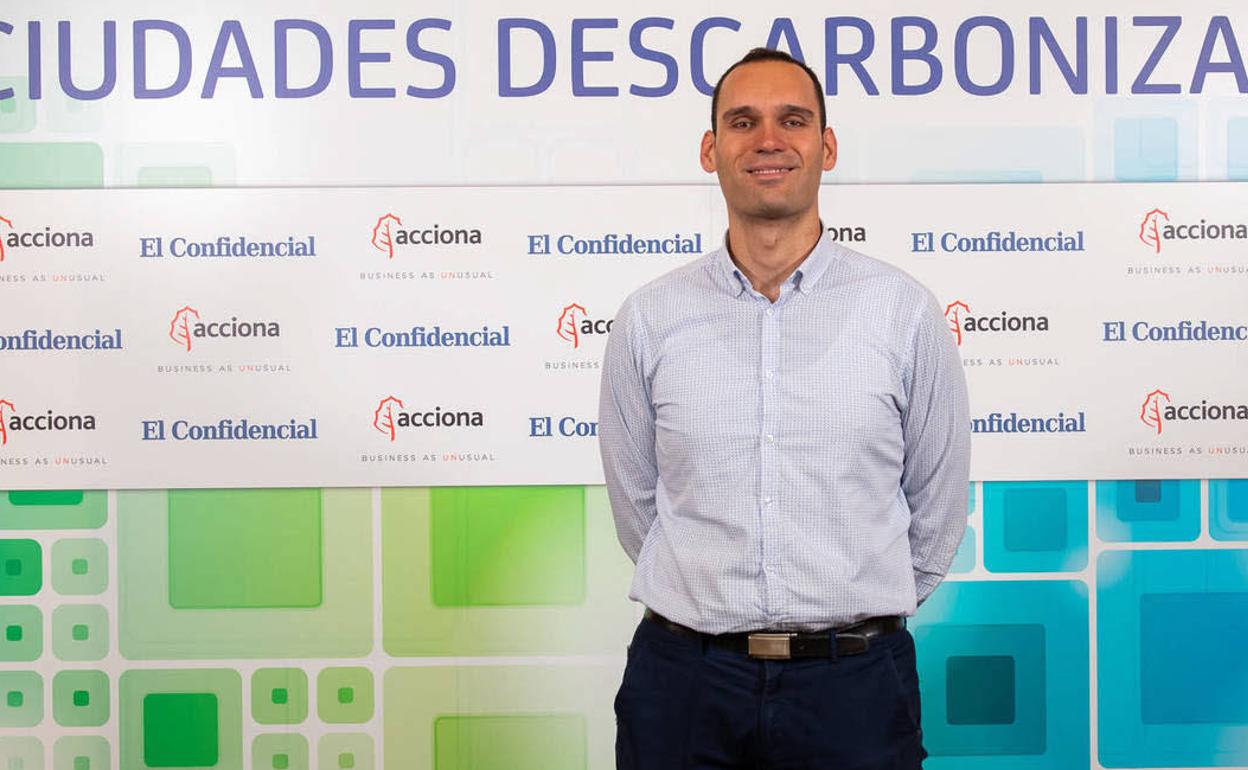 Castañares es de Guijo de Santa Bárbara y era directivo en Renfe. 