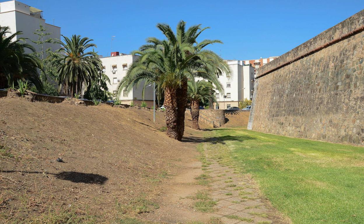 El carril bici irá junto a las murallas de Badajoz. 
