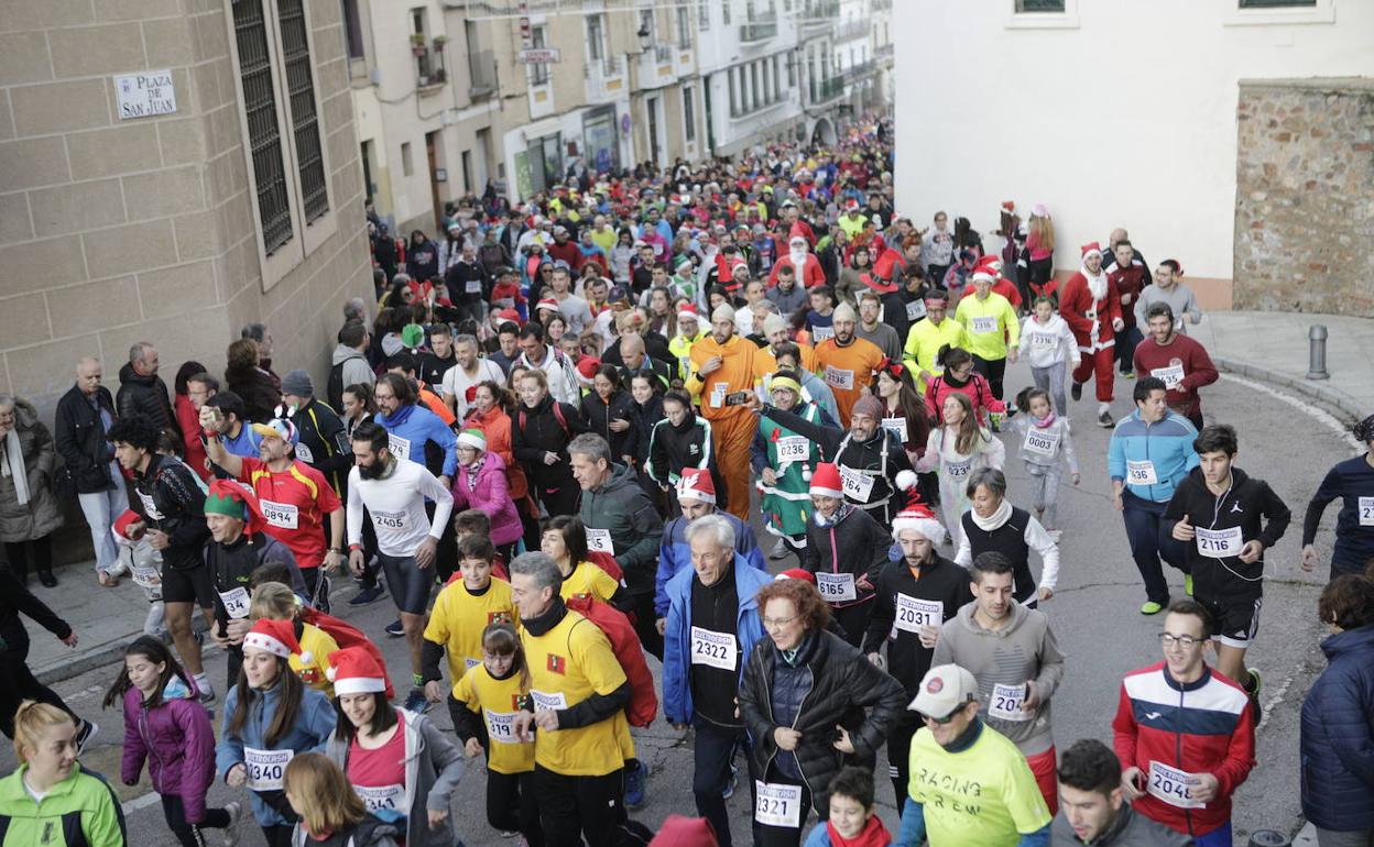 Imagen de la última San Silvestre celebrada en la capital cacereña en diciembre de 2019. 