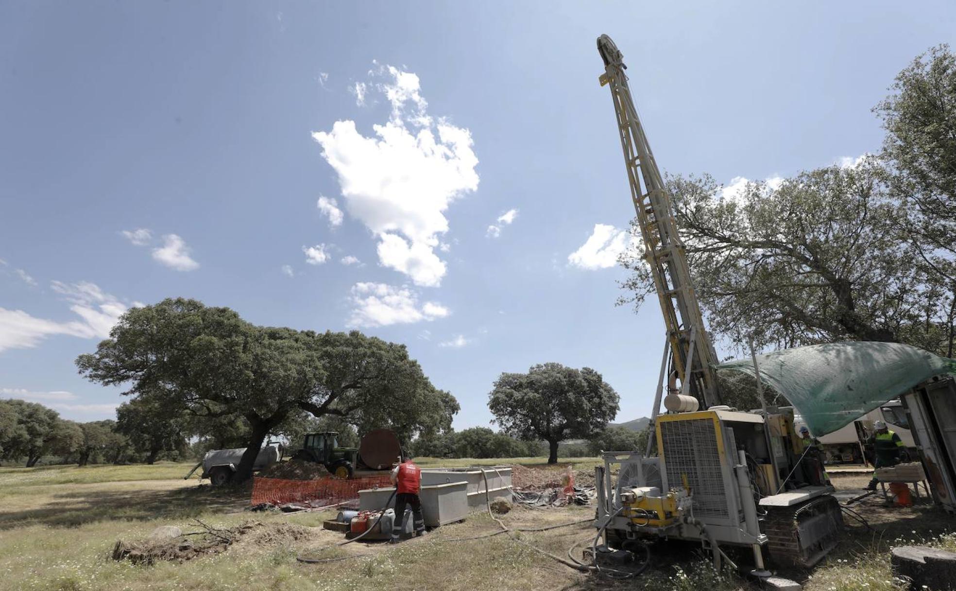 Prospecciones mineras en el yacimiento de Las Navas, en Cañaveral, de donde se extraerá litio.