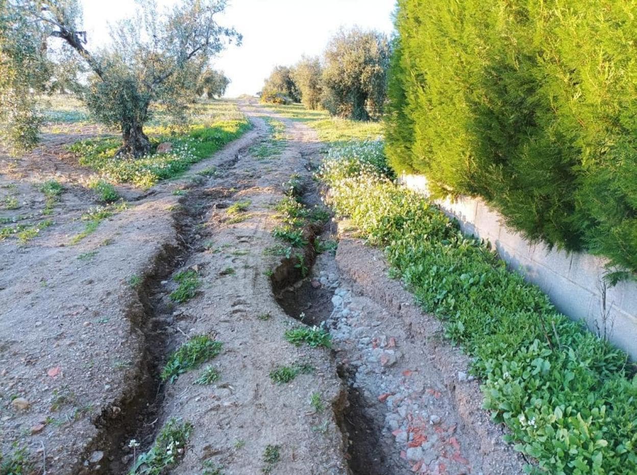 Aún deben repararse más caminos públicos, como el de Cuéllar.