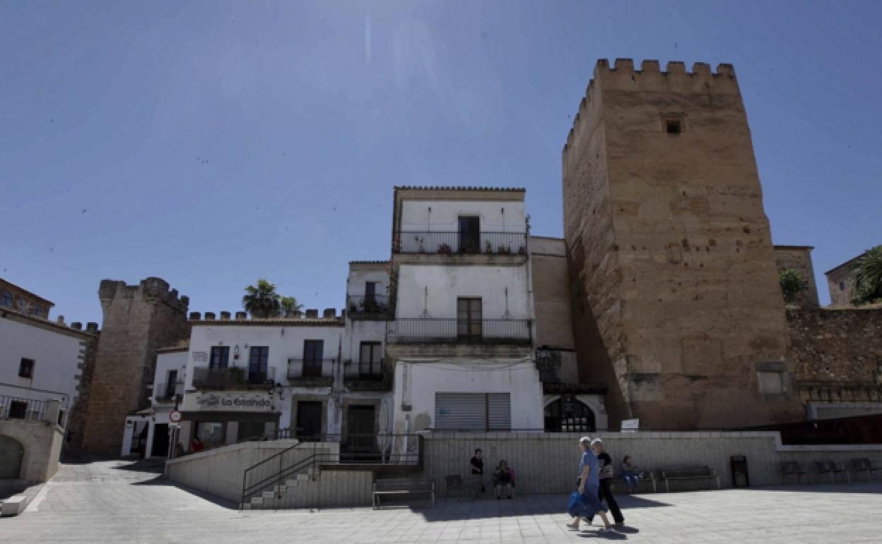 Una visita guiada recorre la historia de la alimentación y las tradiciones culinarias en Cáceres