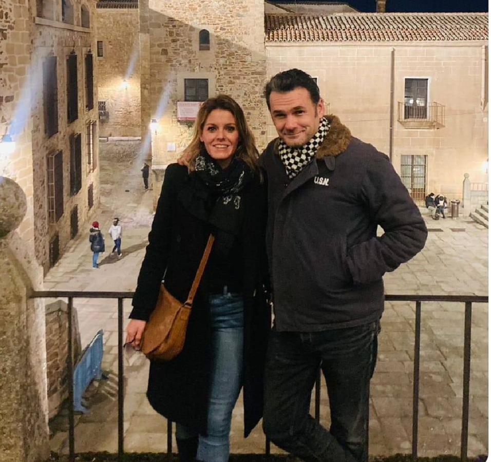 Los periodistas Andrea Ropero e Iñaki López.