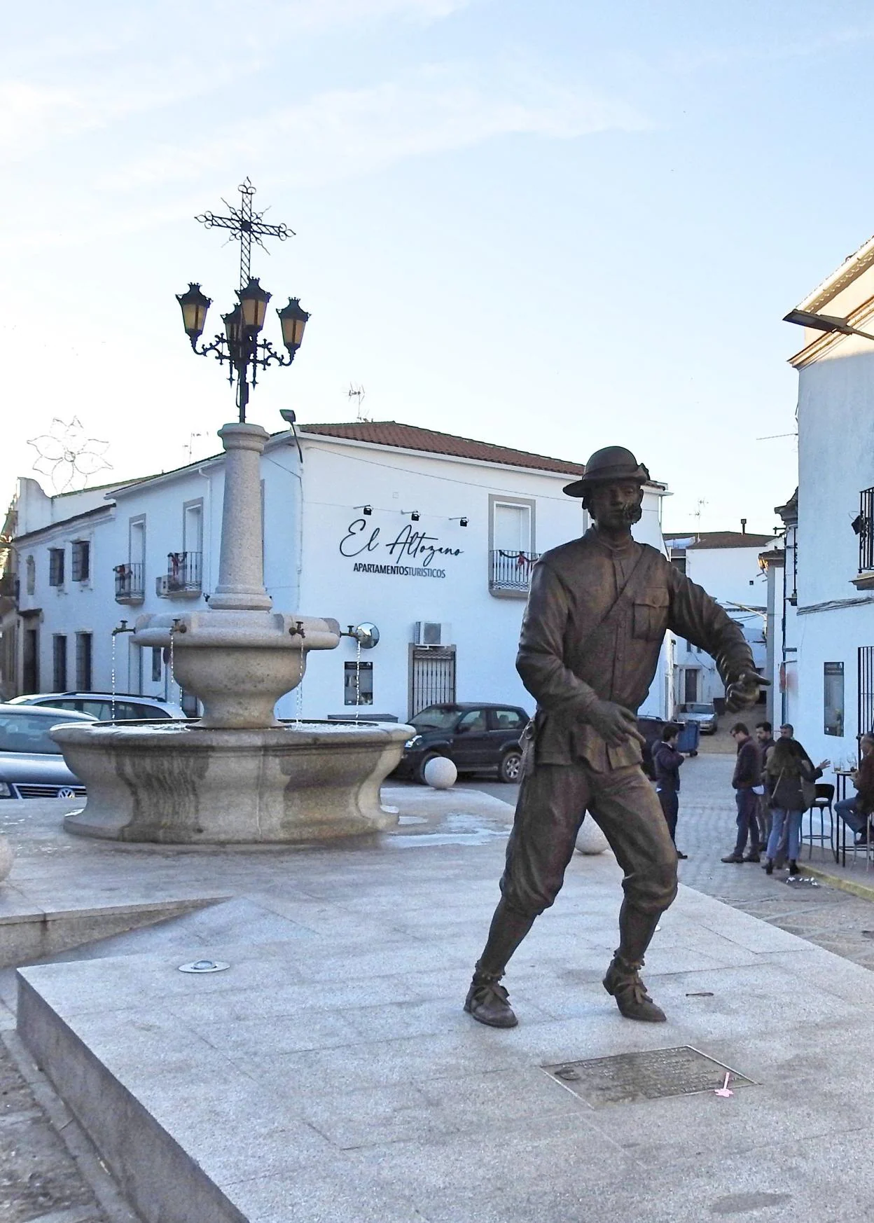 Monumento a los danzantes de Fuentes de León. 