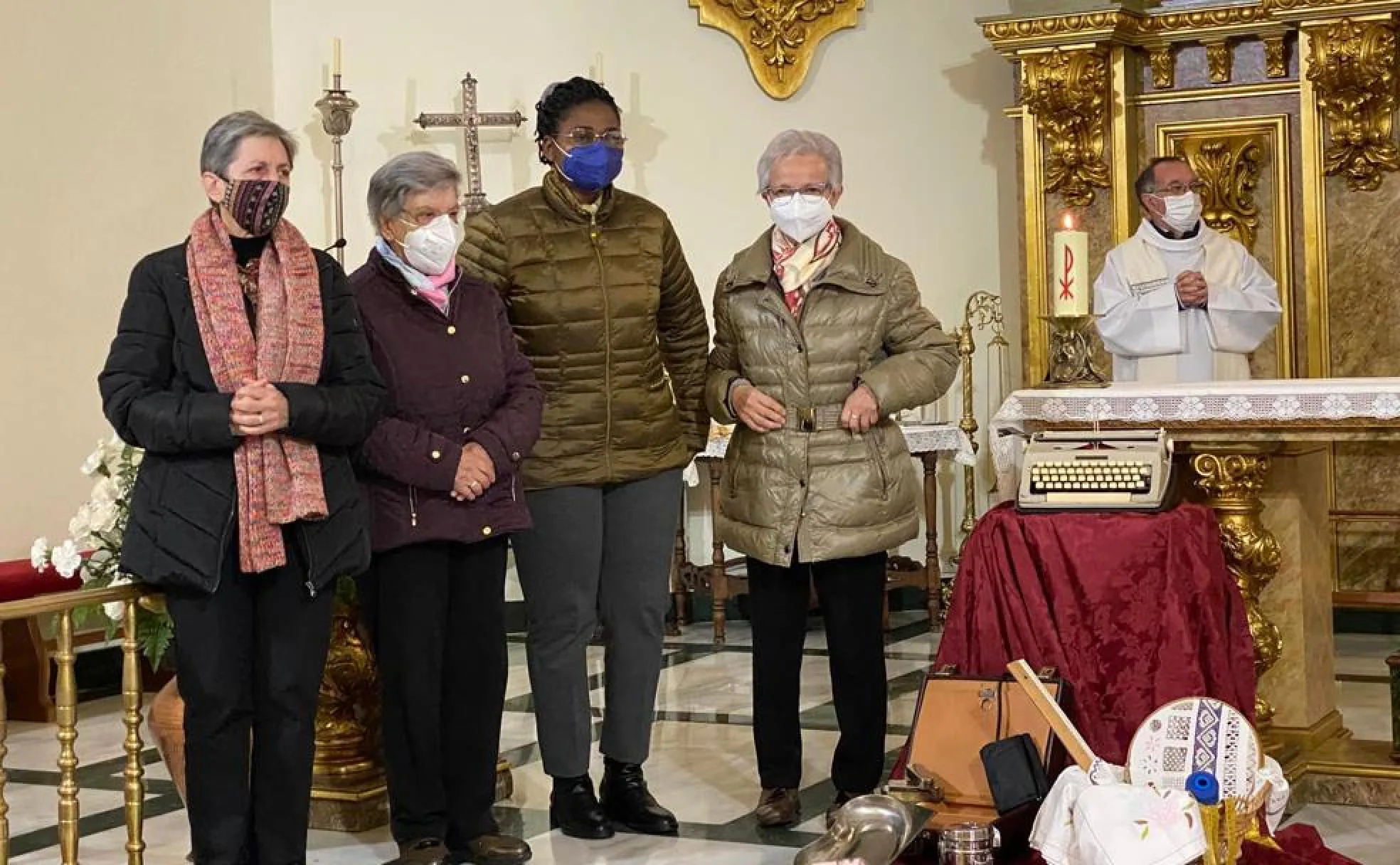 Sor Antonia, sor Prudencia, sor Luisa y sor Nati en la eucaristía de despedida. 