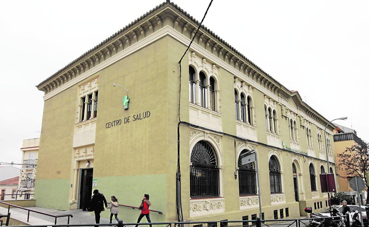 El centro de salud Plaza de Argel se encuentra en un edificio protegido que se terminó de construir en 1931.