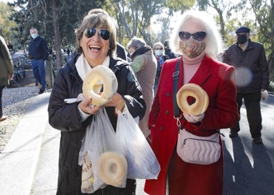 Imagen secundaria 1 - Roscas y ofrendas en el Paseo Alto de Cáceres