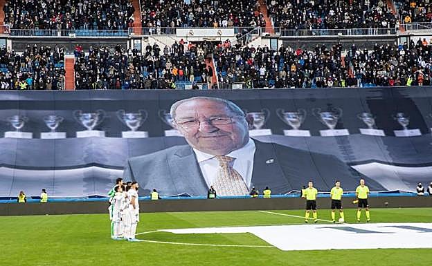Emotivo homenaje a Gento en el Bernabéu