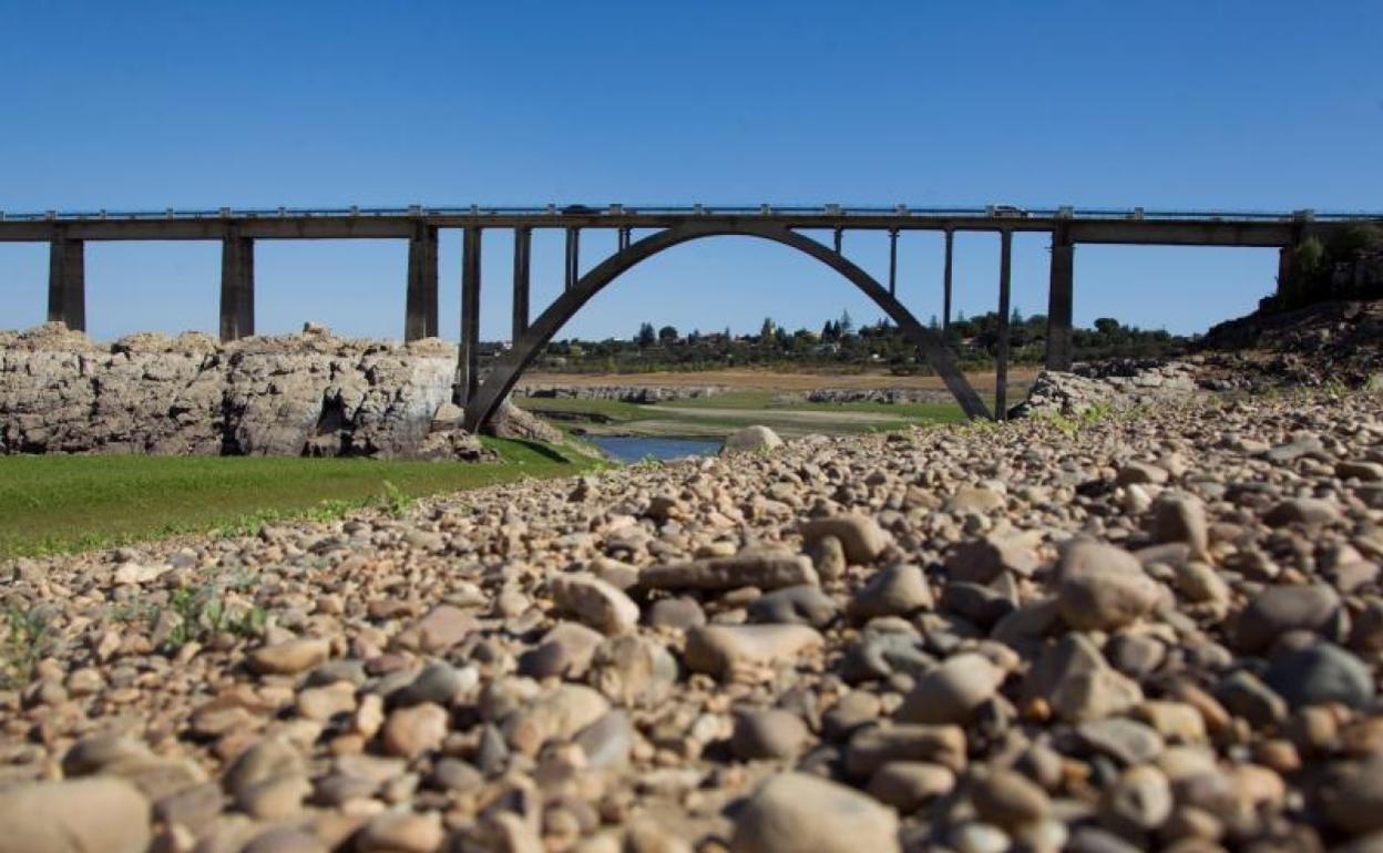 Embalse vacío. 