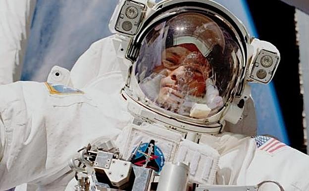 Michael López-Alegría durante una de sus estancias en el espacio en su época de astronauta de la NASA - 