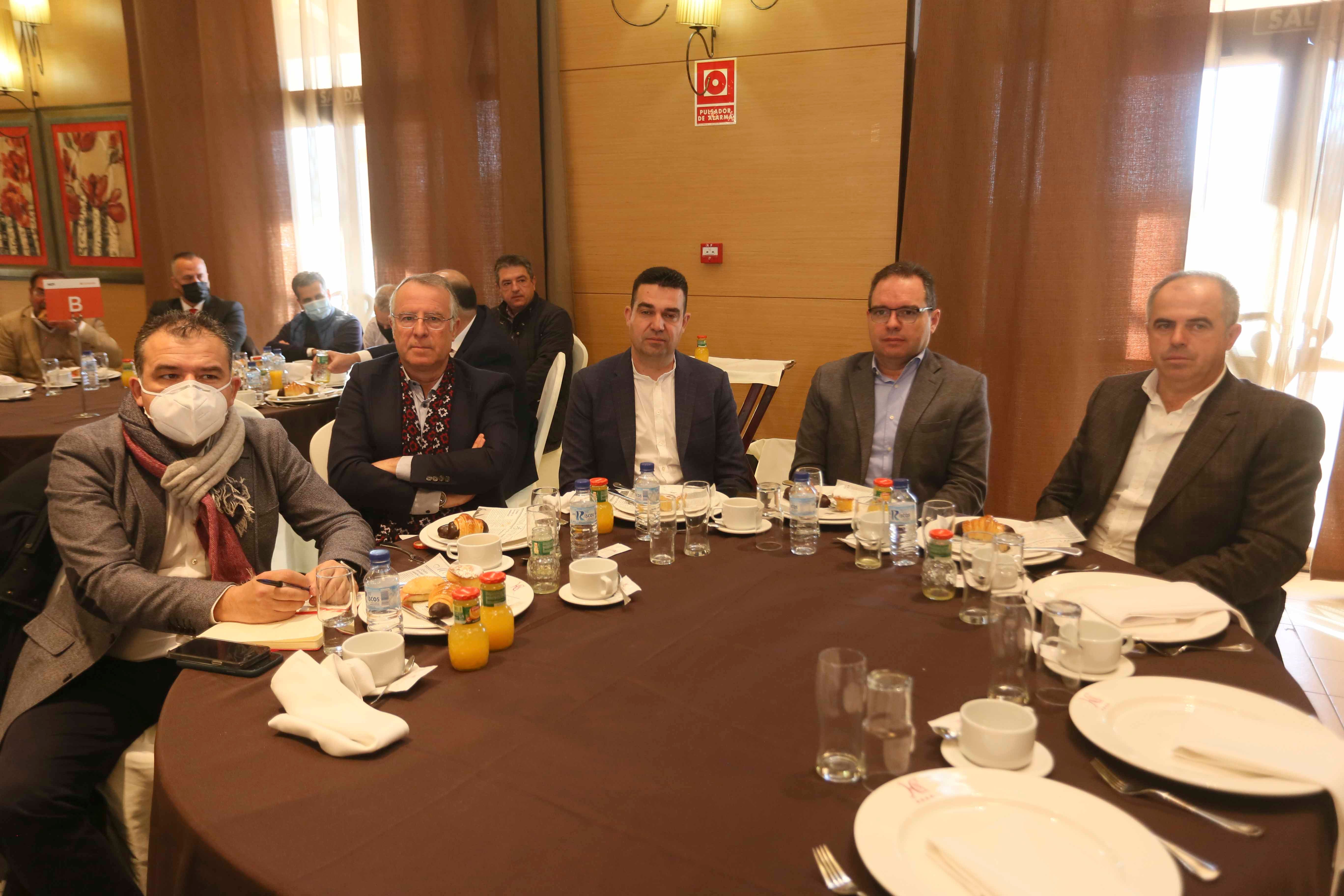 Carlos Javier Rodríguez, Fco. Perdigón, Iván Ramón. González, Eduardo J, Fernández y Miguel Á. Miranda. 