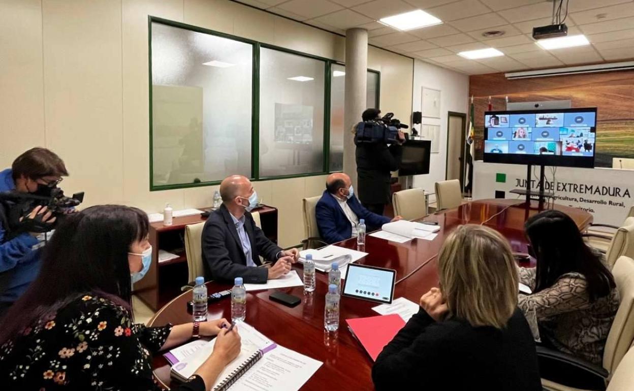 La consejera de Agricultura durante la reunión del Consejo Asesor Agrario.