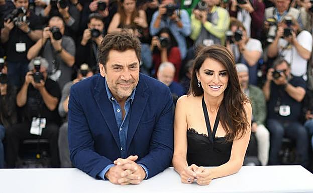 Javier Bardem y Penélope Cruz, primera pareja no anglosajona nominada en los Oscar, posan en una pasada edición del festival de Cannes'.