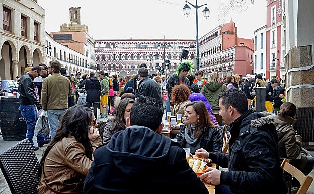 Badajoz quiere que los bares cierren dos horas más tarde durante el concurso de murgas