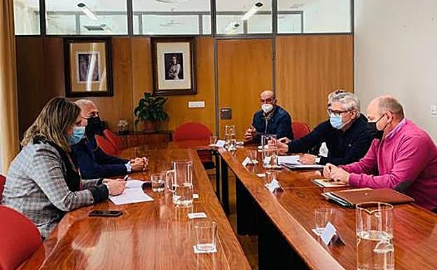García Seco: «Hay que reducir el consumo de agua y a la vez atender necesidades de los agricultores»