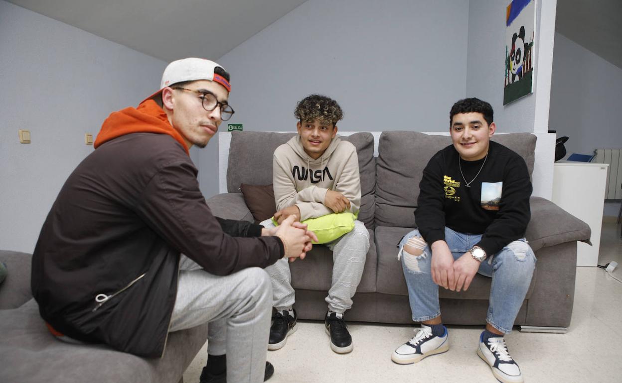 Jamal Benfatih, Jad Atwane y Mohamed Hajjaj emigraron a España cuando eran menores y ahora viven en Extremadura. 