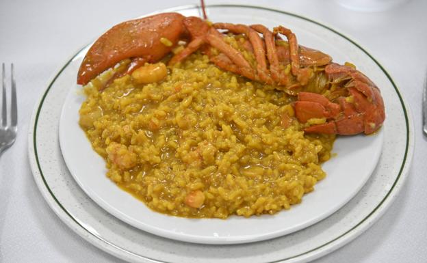 Arroz con bogavante meloso de Los Arroces del Papa Buey.