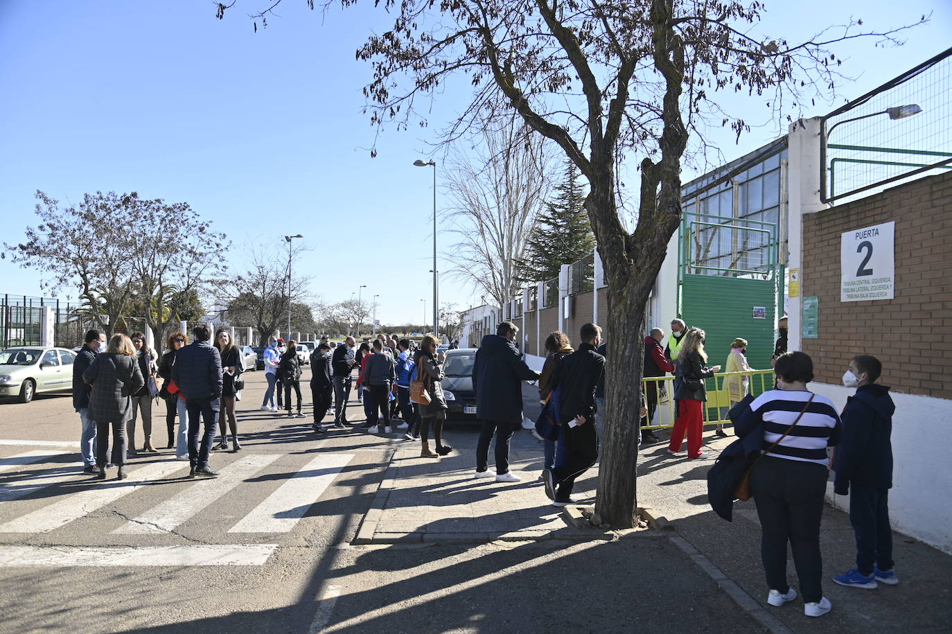 Ambiente en el partido del Villanueva el día de la votación.