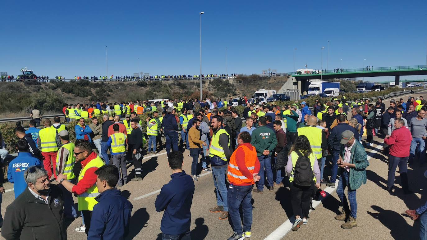 Fotos: Protesta de los agricultores en Miajadas